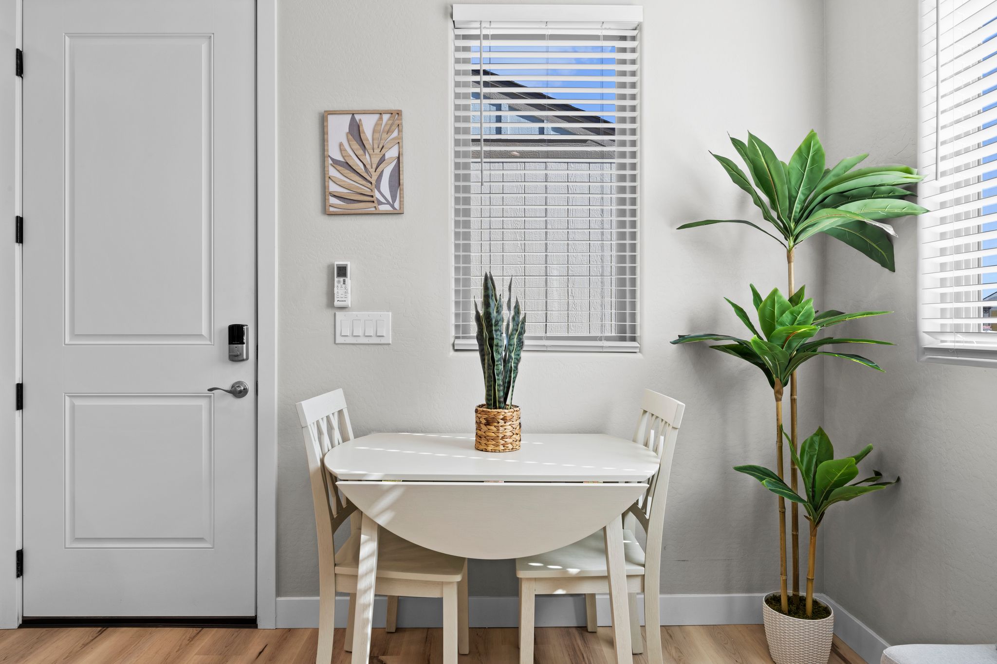INTERIOR #2 DR GREAT – R27A5087