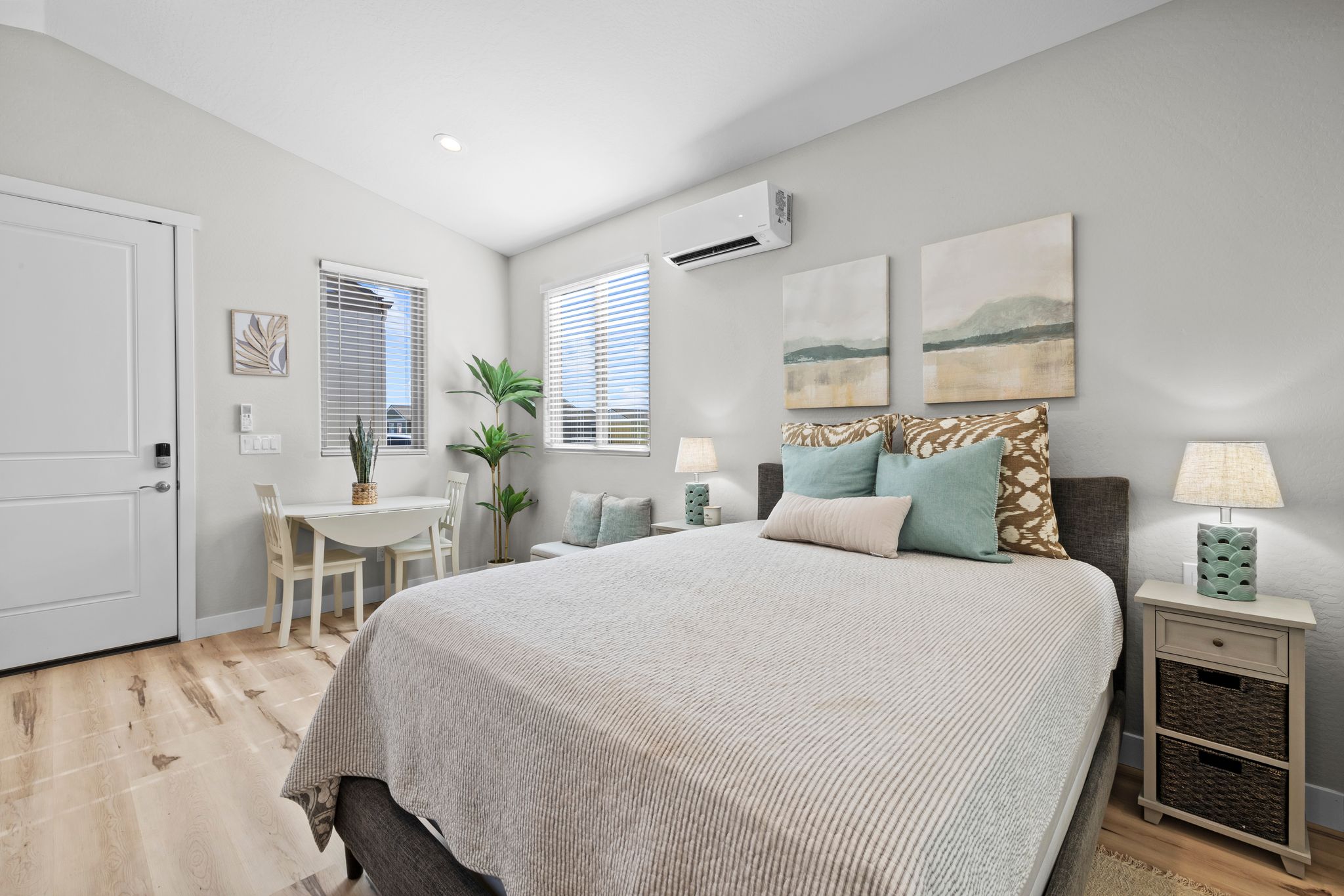 INTERIOR #2 PRIME – R27A4753